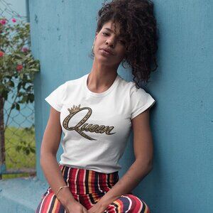 Queen Shirt for Women – Gold Crown Graphic Tee, Cute Empowering T‑Shirt